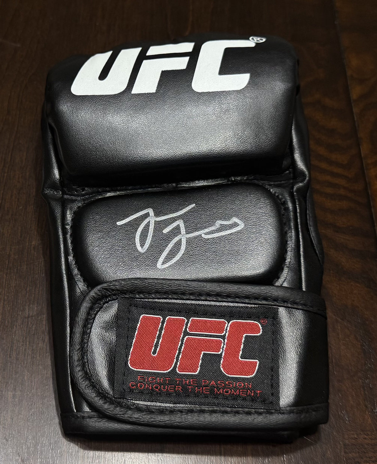 jon-jones-signed-ufc-mma-glove-jsa