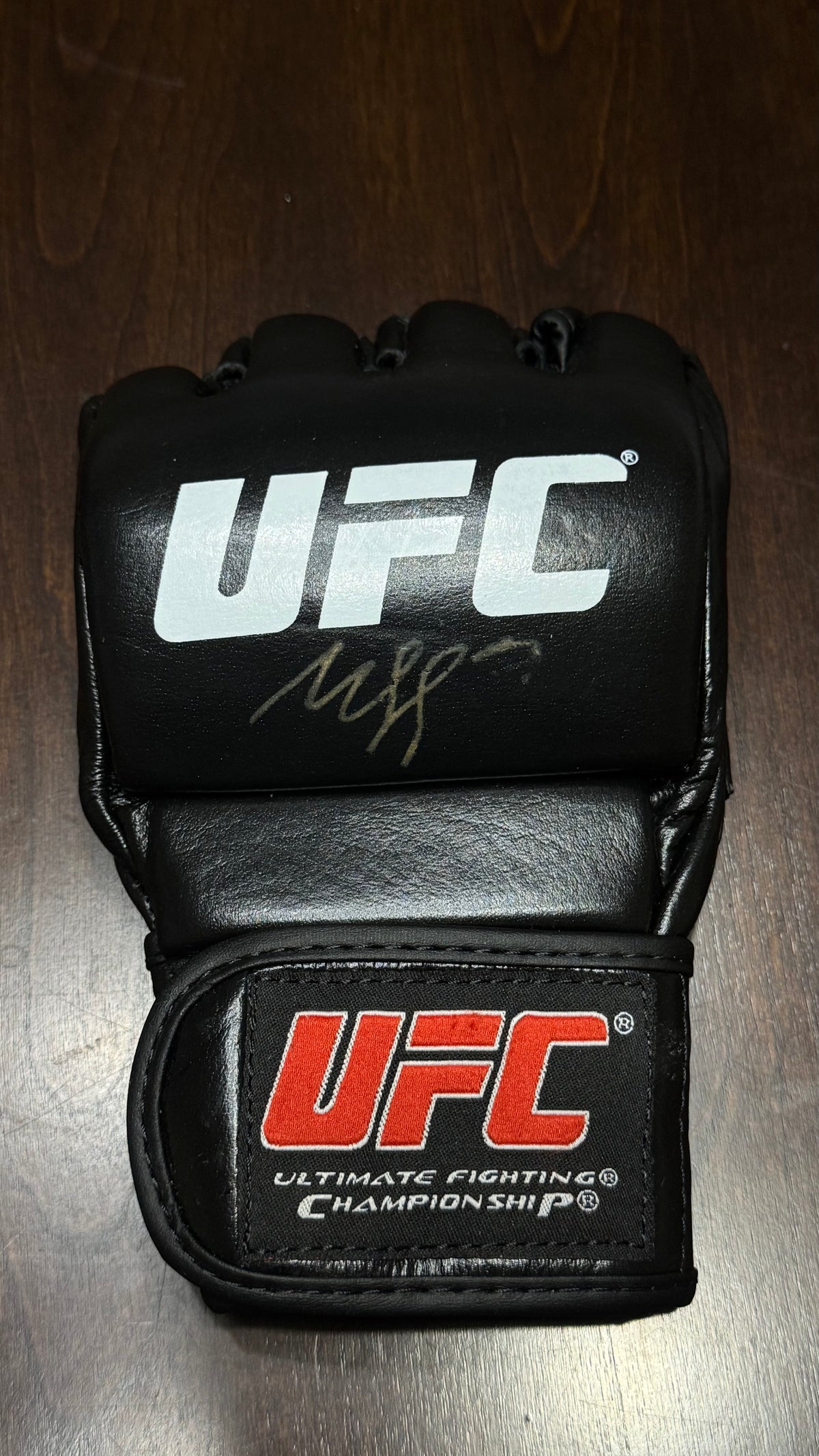 Khamzat Chimaev signed black UFC MMA glove authenticated PSA DNA In the Presence