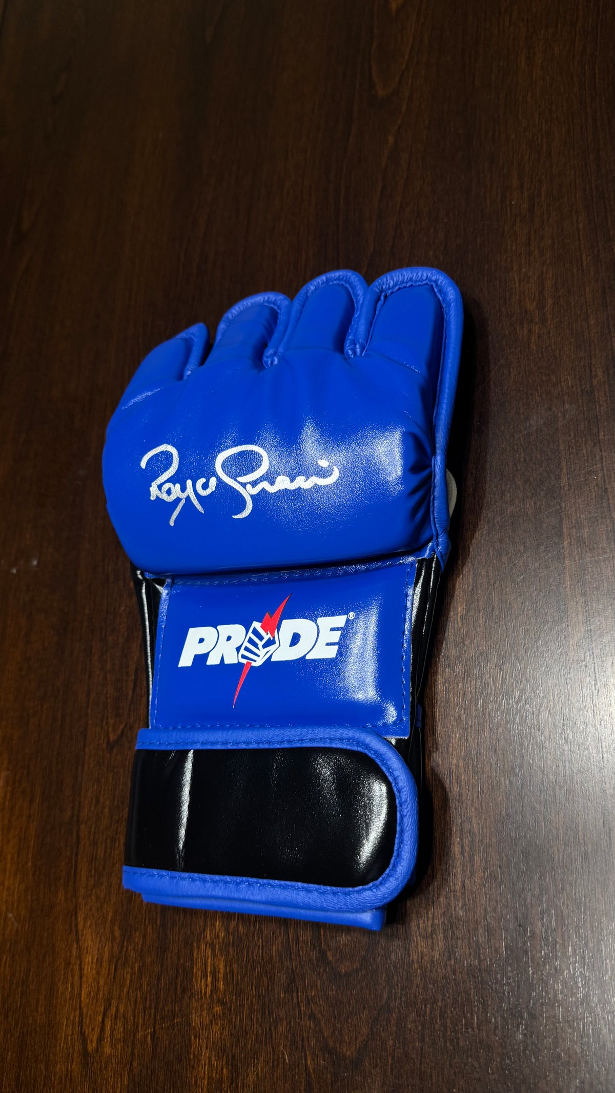 Royce Gracie Signed PRIDE MMA Glove — Beckett BAS Authenticated