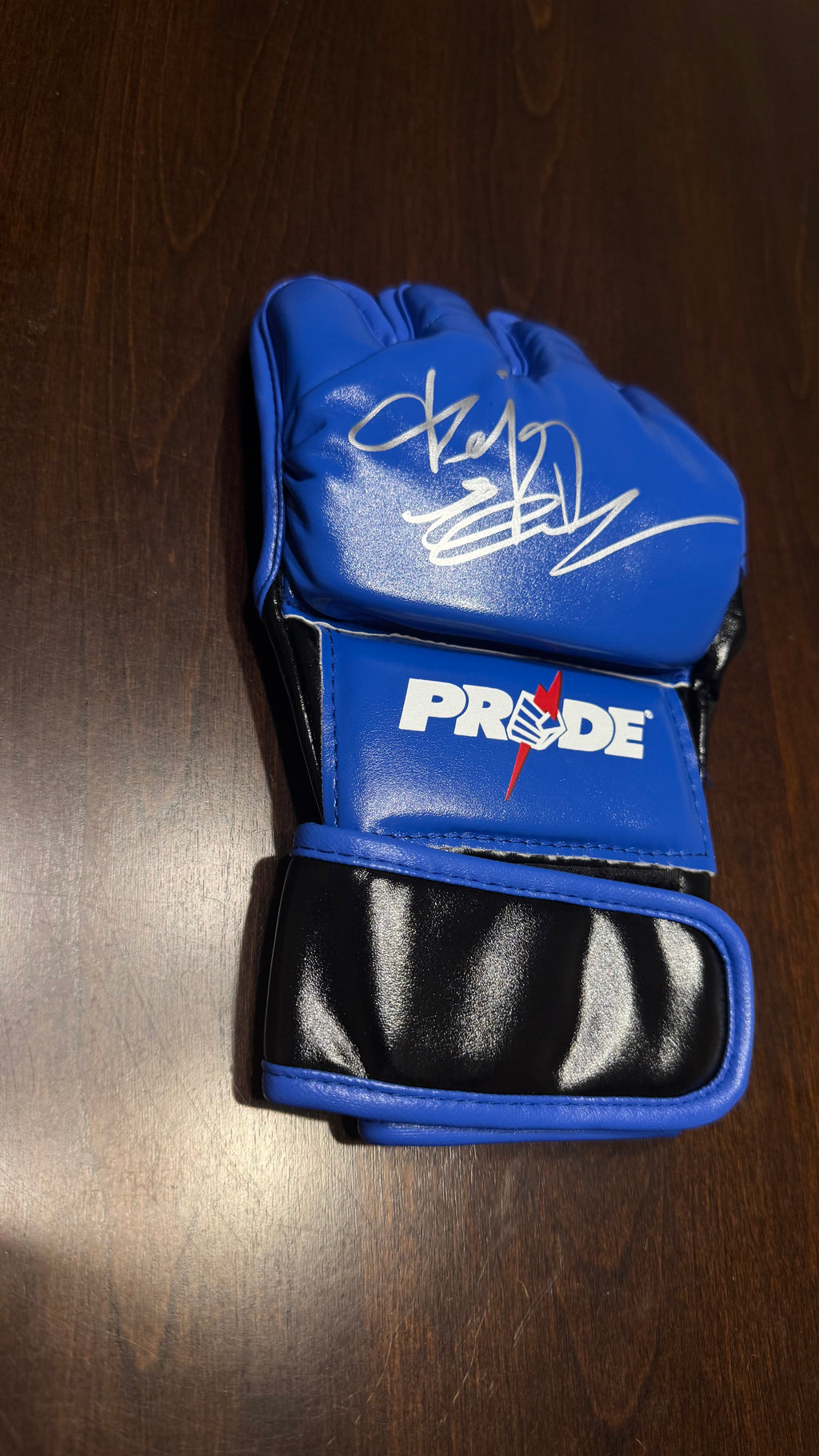 Fedor Emelianenko Signed PRIDE MMA Glove — Beckett Witnessed