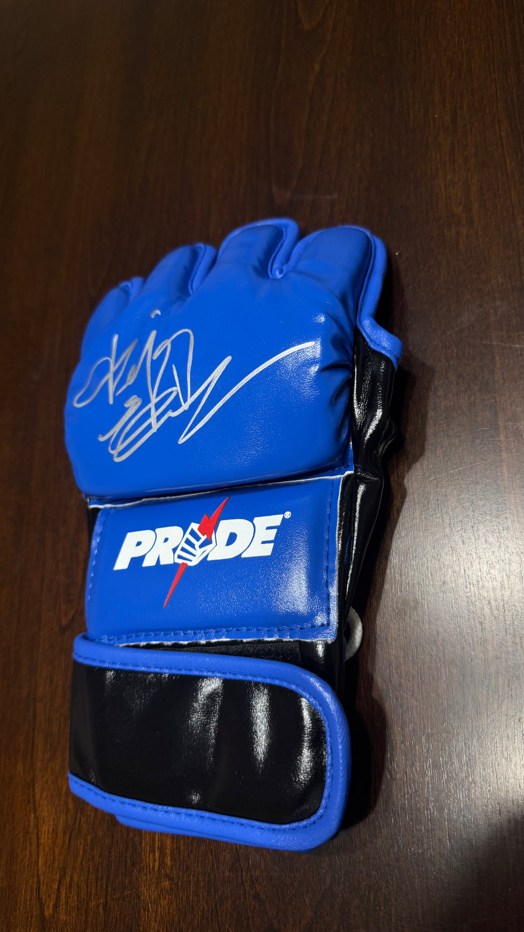 Fedor Emelianenko Signed PRIDE MMA Glove — Beckett Witnessed