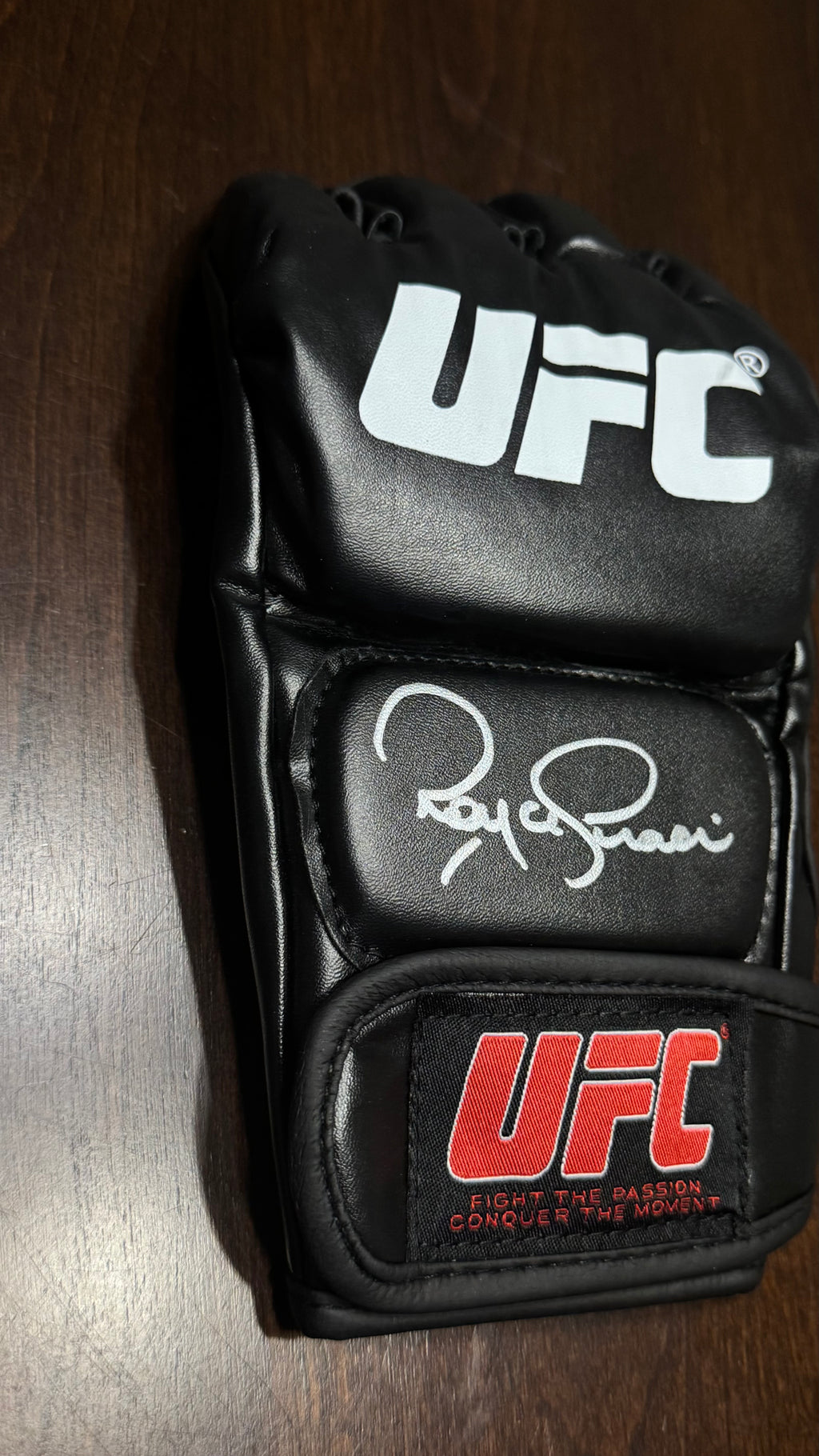 Royce Gracie Signed UFC MMA Glove — Beckett Witnessed