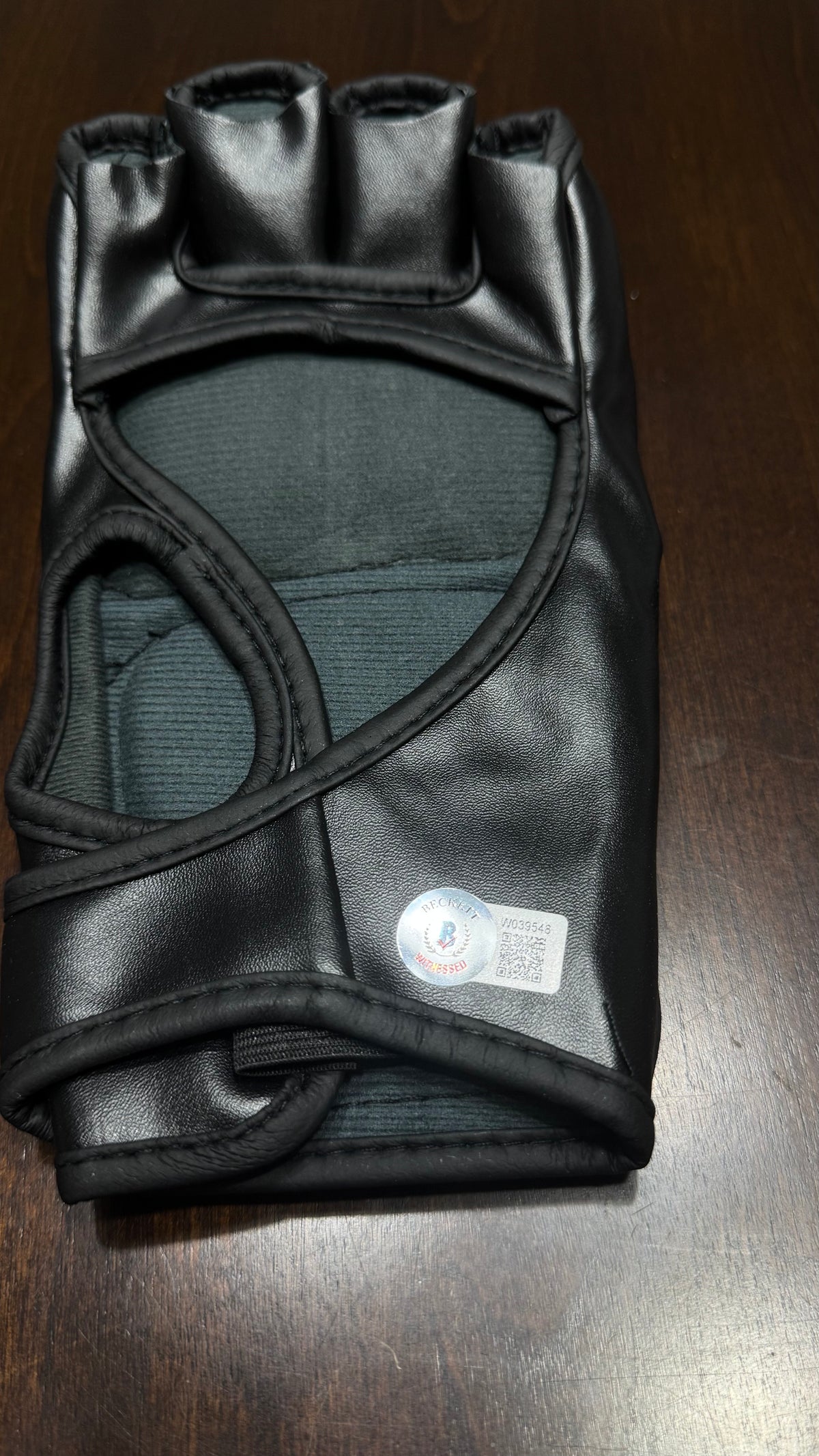 royce-gracie-ufc-glove-beckett-w039548