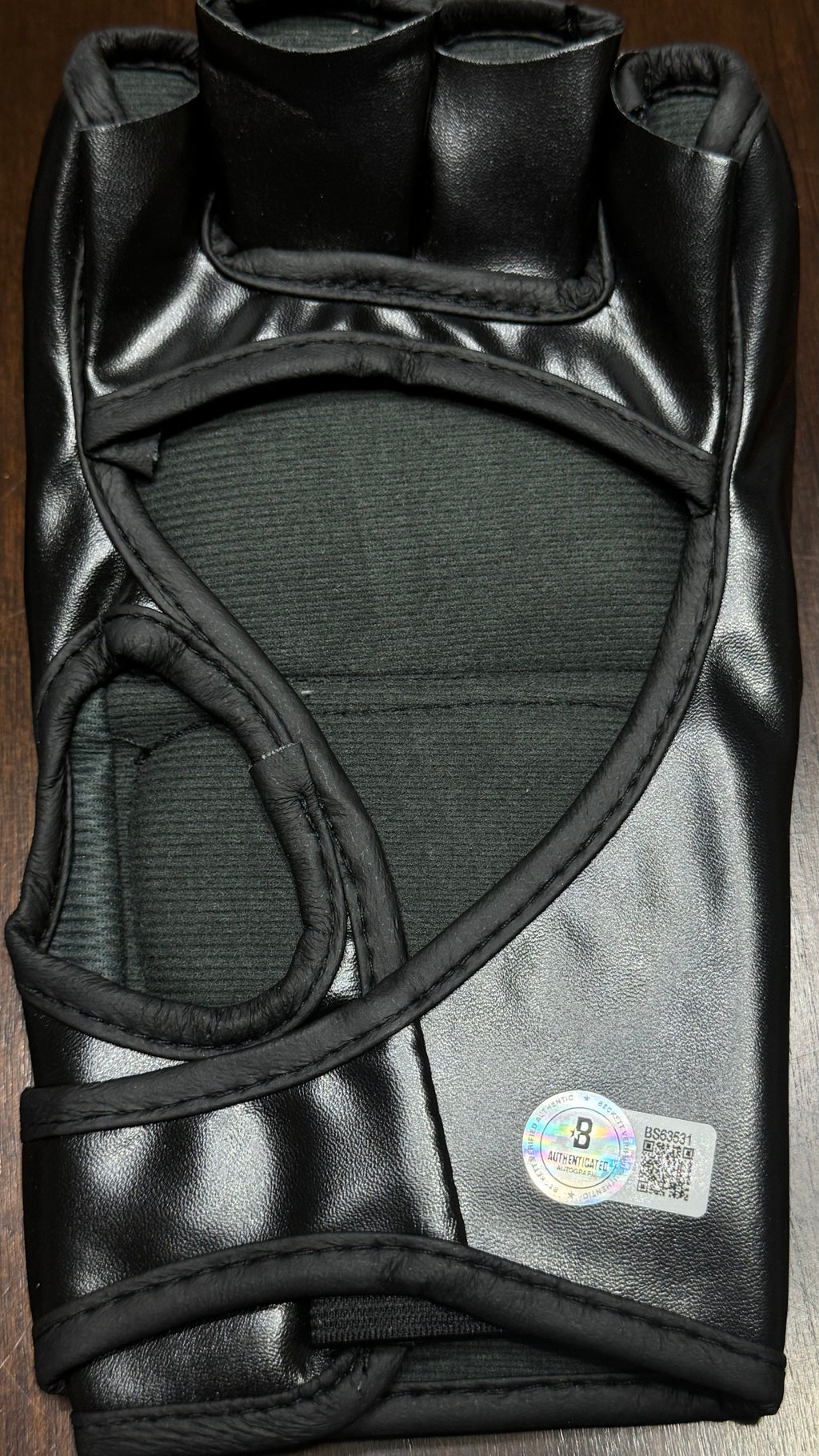 charles-oliveira-ufc-glove-beckett-bs63531