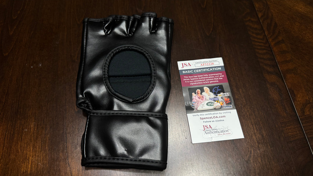 dustin-poirier-ufc-glove-jsa-af52226