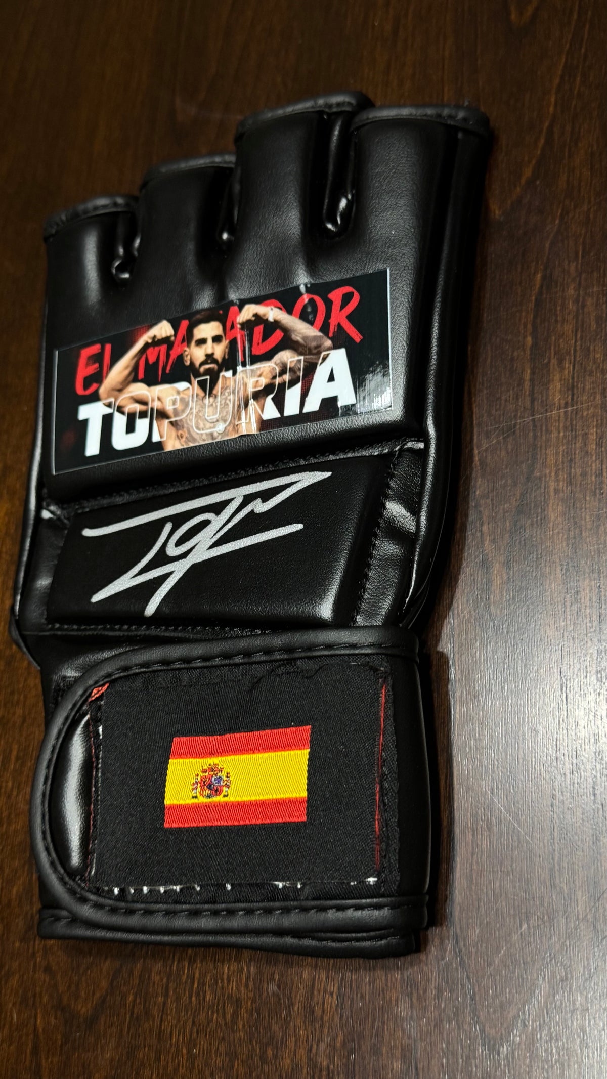 Ilia Topuria Signed Custom MMA Glove — Beckett Authenticated