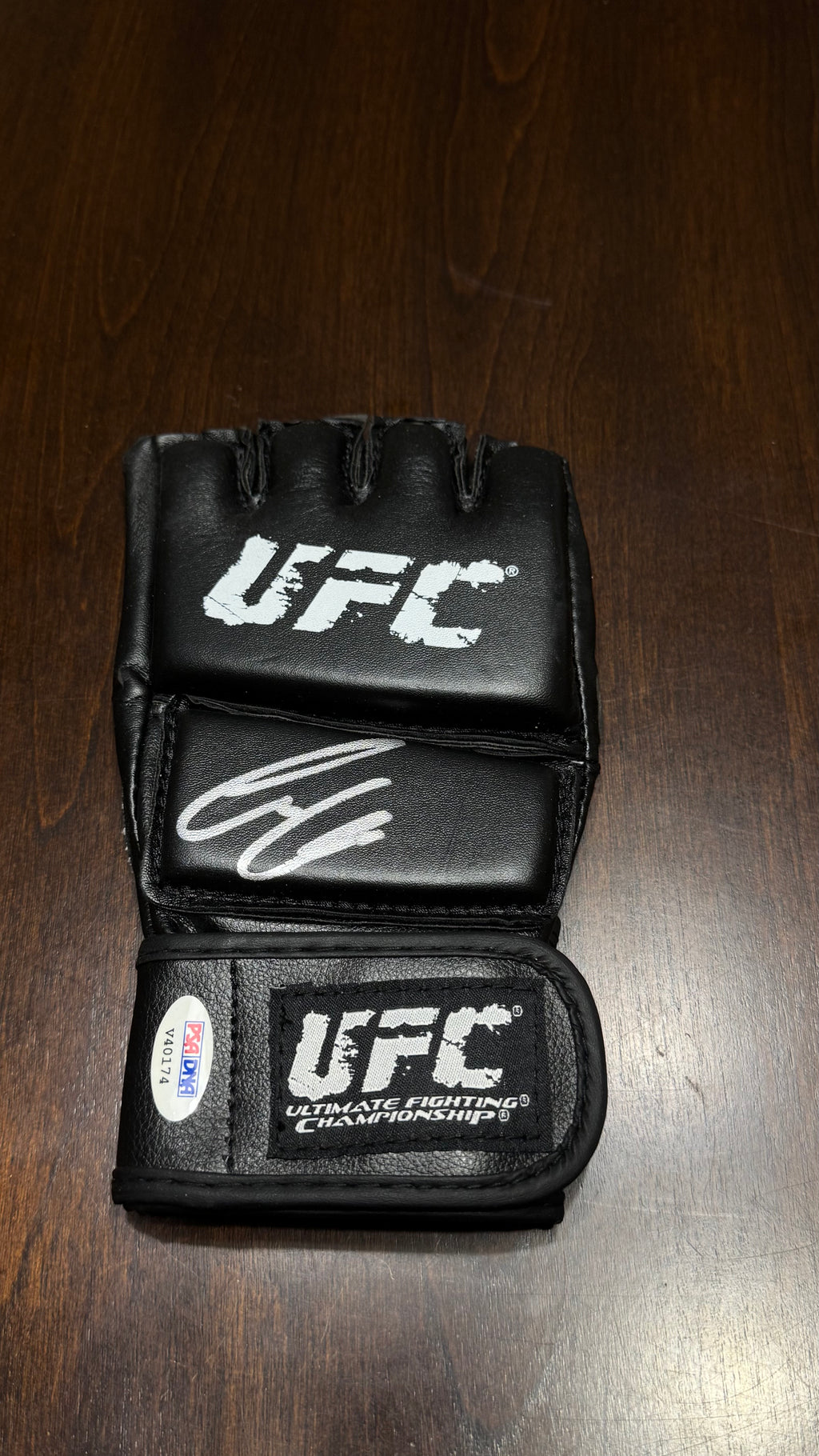 CONOR McGREGOR SIGNED UFC GLOVE — PSA/DNA AUTHENTICATED