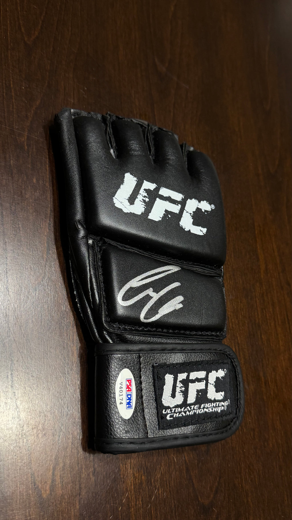 CONOR McGREGOR SIGNED UFC GLOVE — PSA/DNA AUTHENTICATED