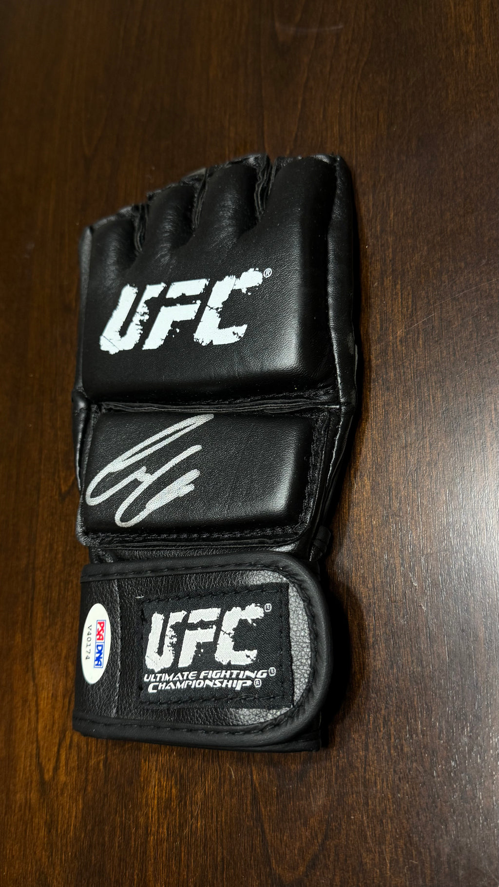 CONOR McGREGOR SIGNED UFC GLOVE — PSA/DNA AUTHENTICATED