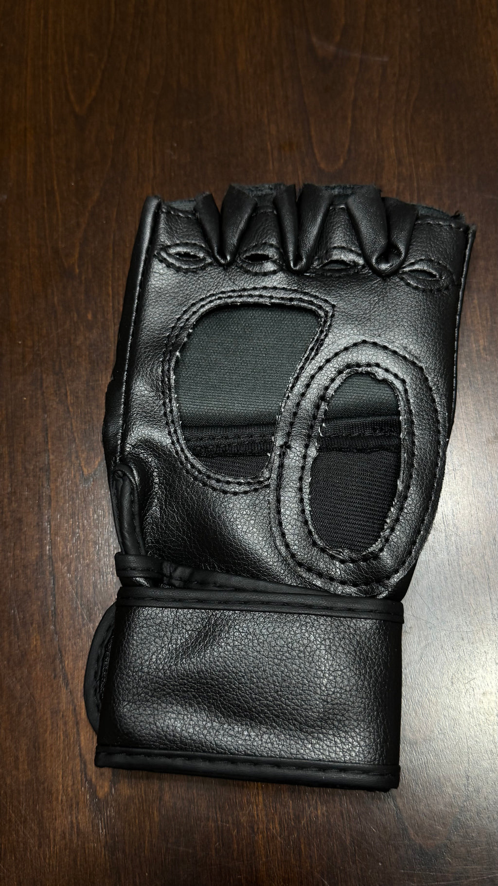 CONOR McGREGOR SIGNED UFC GLOVE — PSA/DNA AUTHENTICATED