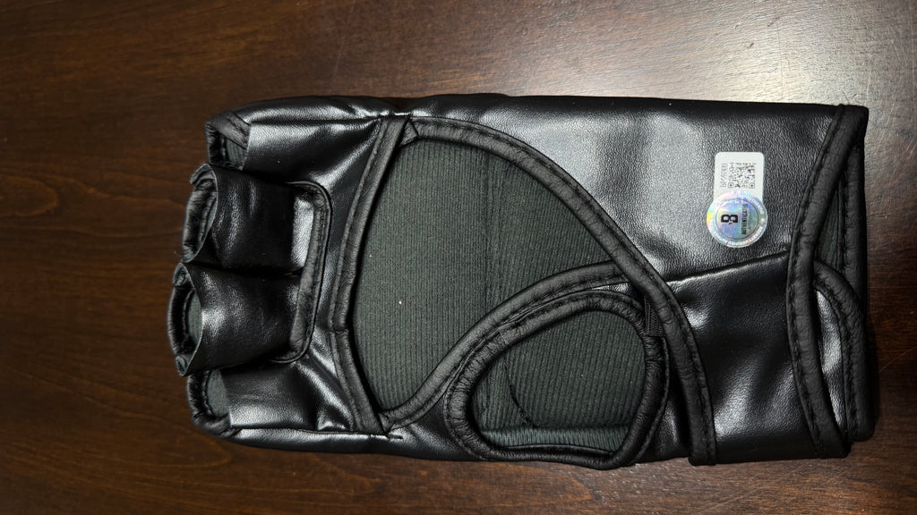 CAIN VELASQUEZ SIGNED UFC GLOVE — BECKETT AUTHENTICATED