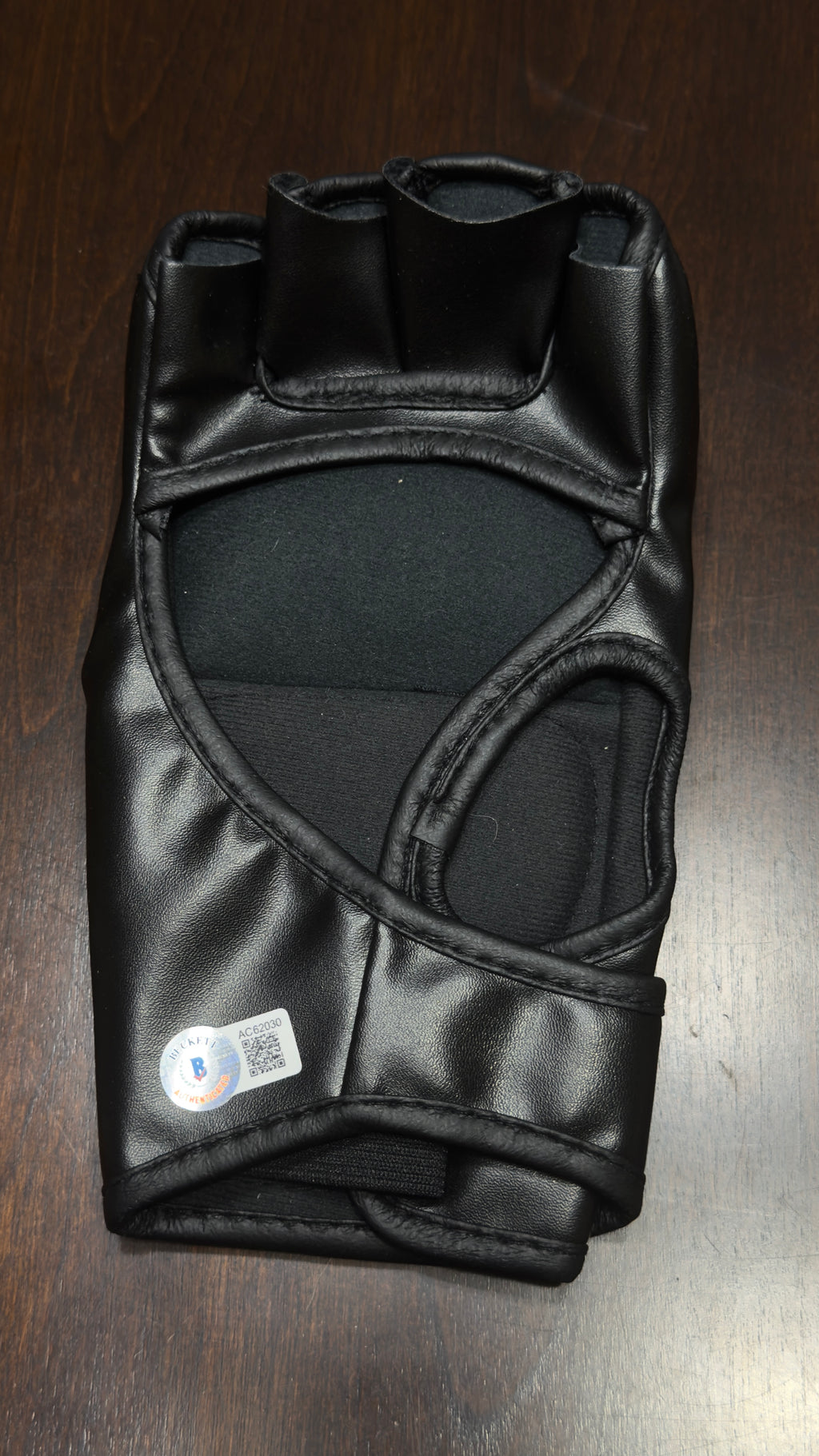 dana-white-autographed-ufc-glove-back