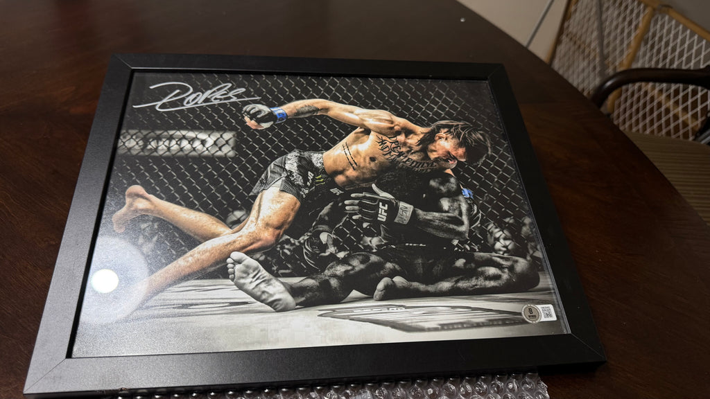 Diego Lopes Signed UFC 11x14 Photo – Beckett Witnessed