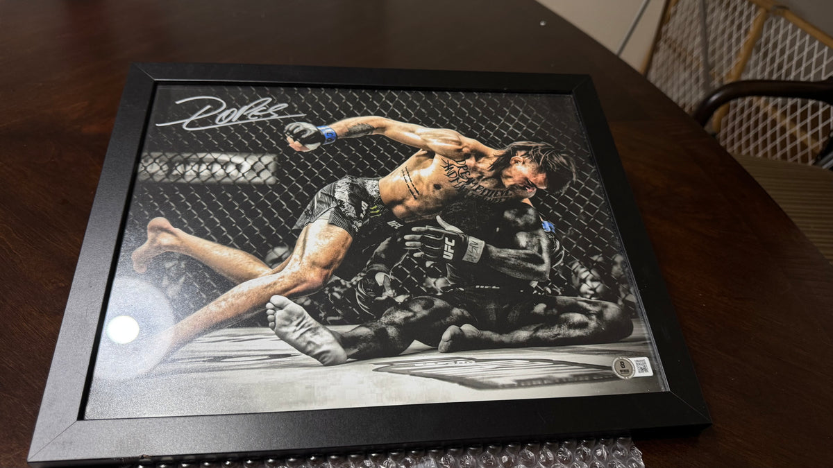 Diego Lopes Signed UFC 11x14 Photo – Beckett Witnessed