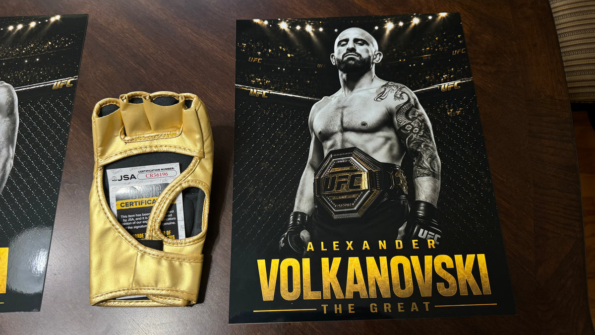 Alexander Volkanovski Signed Gold UFC Glove JSA Champion Gold Series Limited 1/10