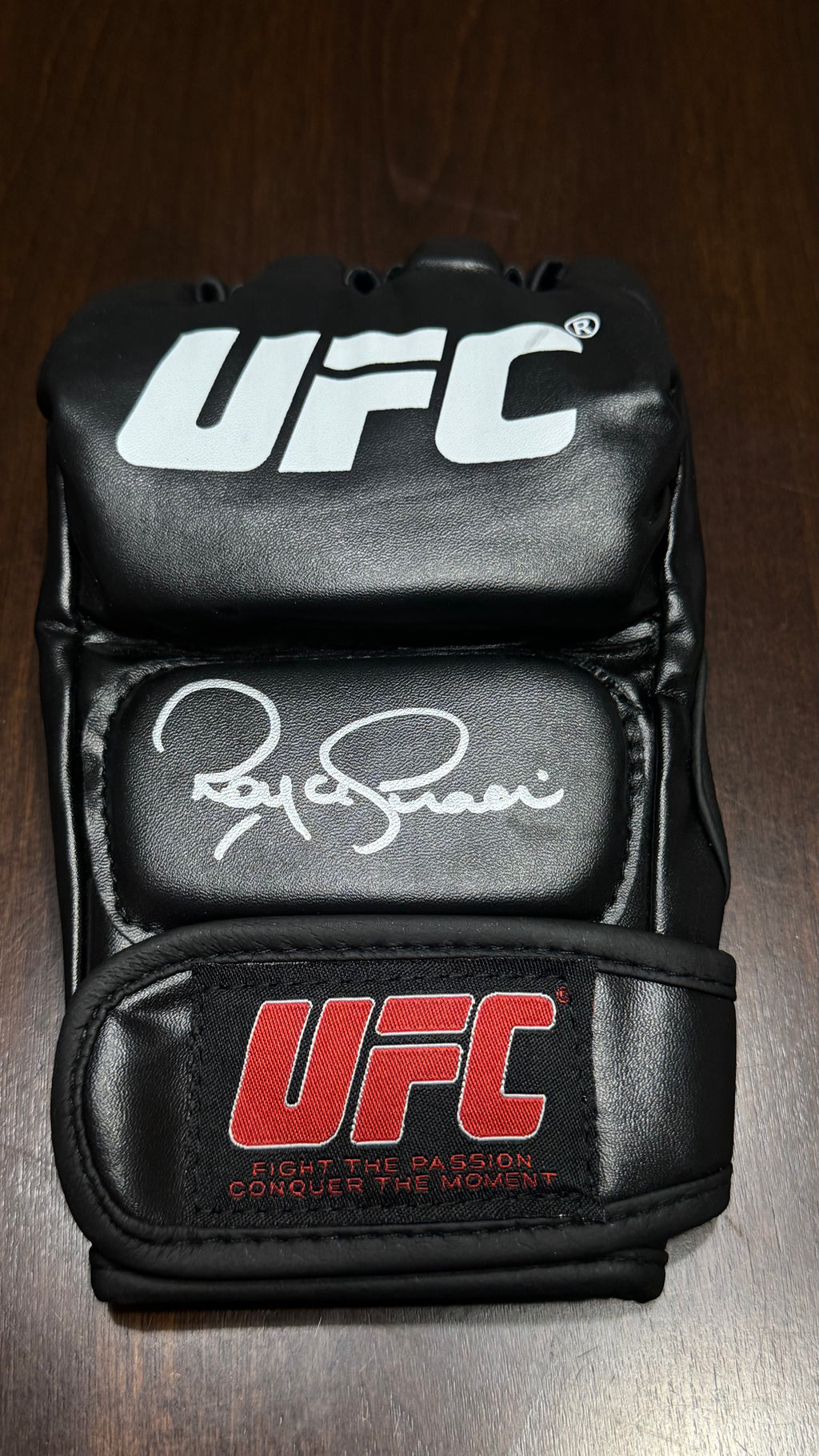 Royce Gracie Signed UFC MMA Glove — Beckett Witnessed